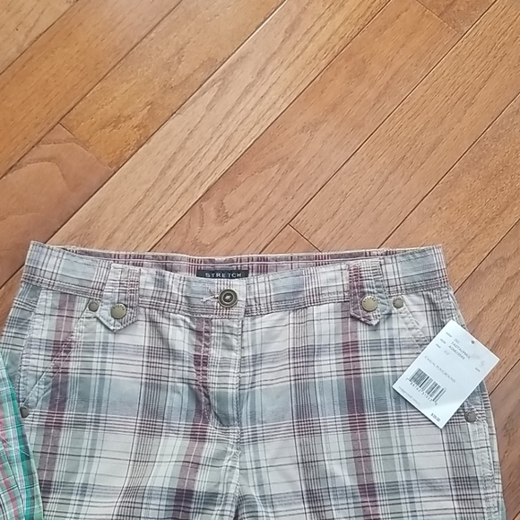 Shorts - Picture 2 of 4